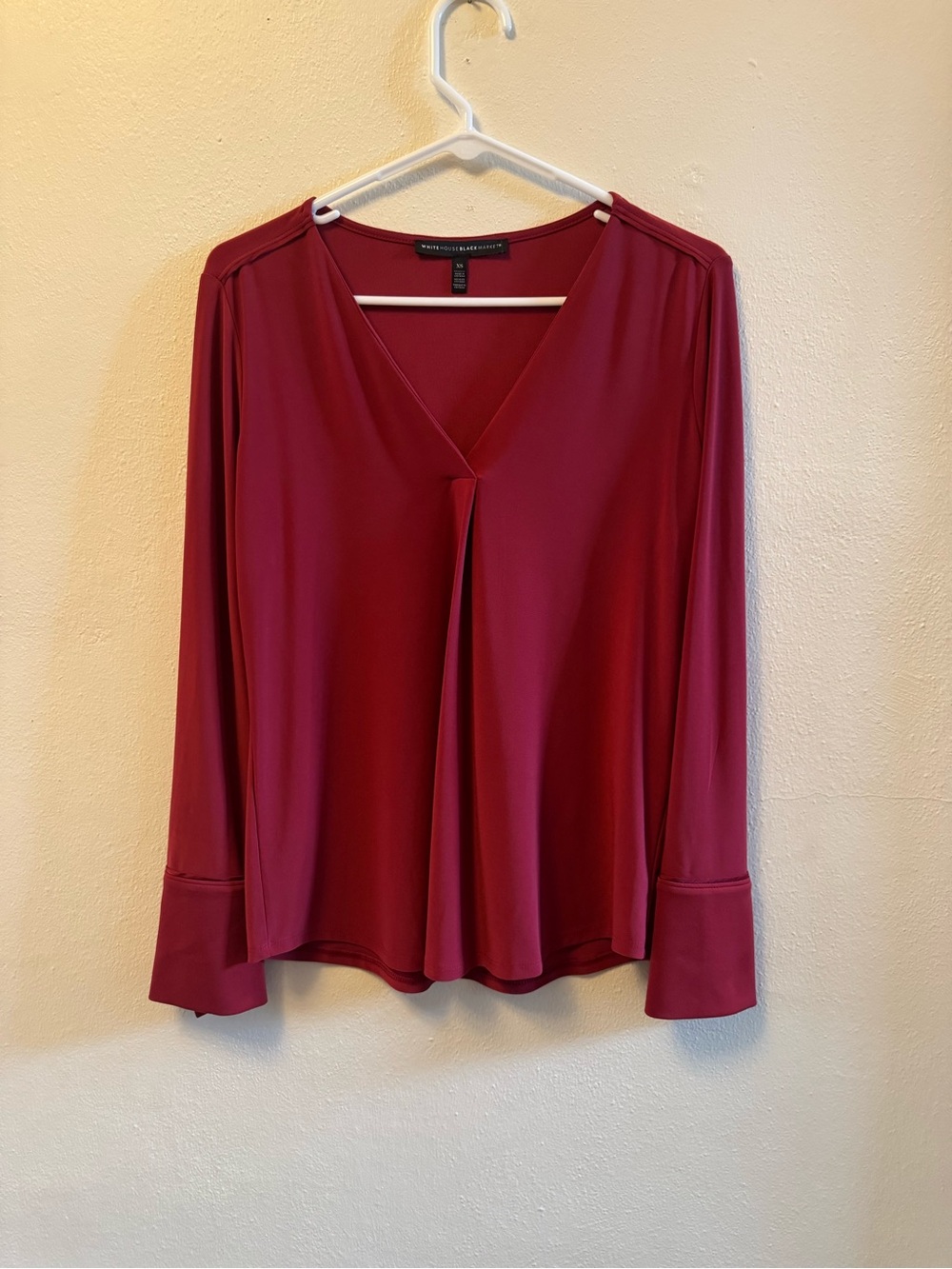 White House Black Market Burgundy V-Neck Pleated Front Long Sleeve Blouse (XS)